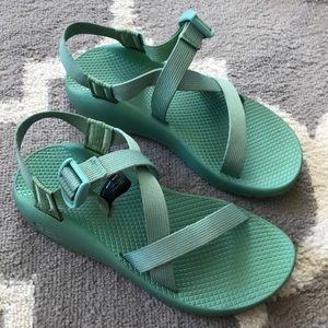 Nearly new Chaco 8 classic Z/1 mint green sandals
